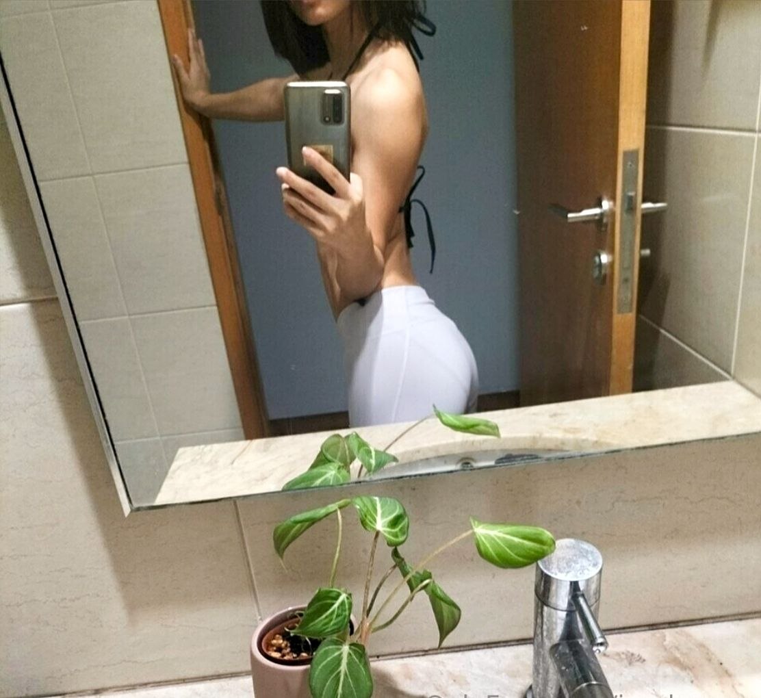 Singapore creator Jassberryy in her toned physique