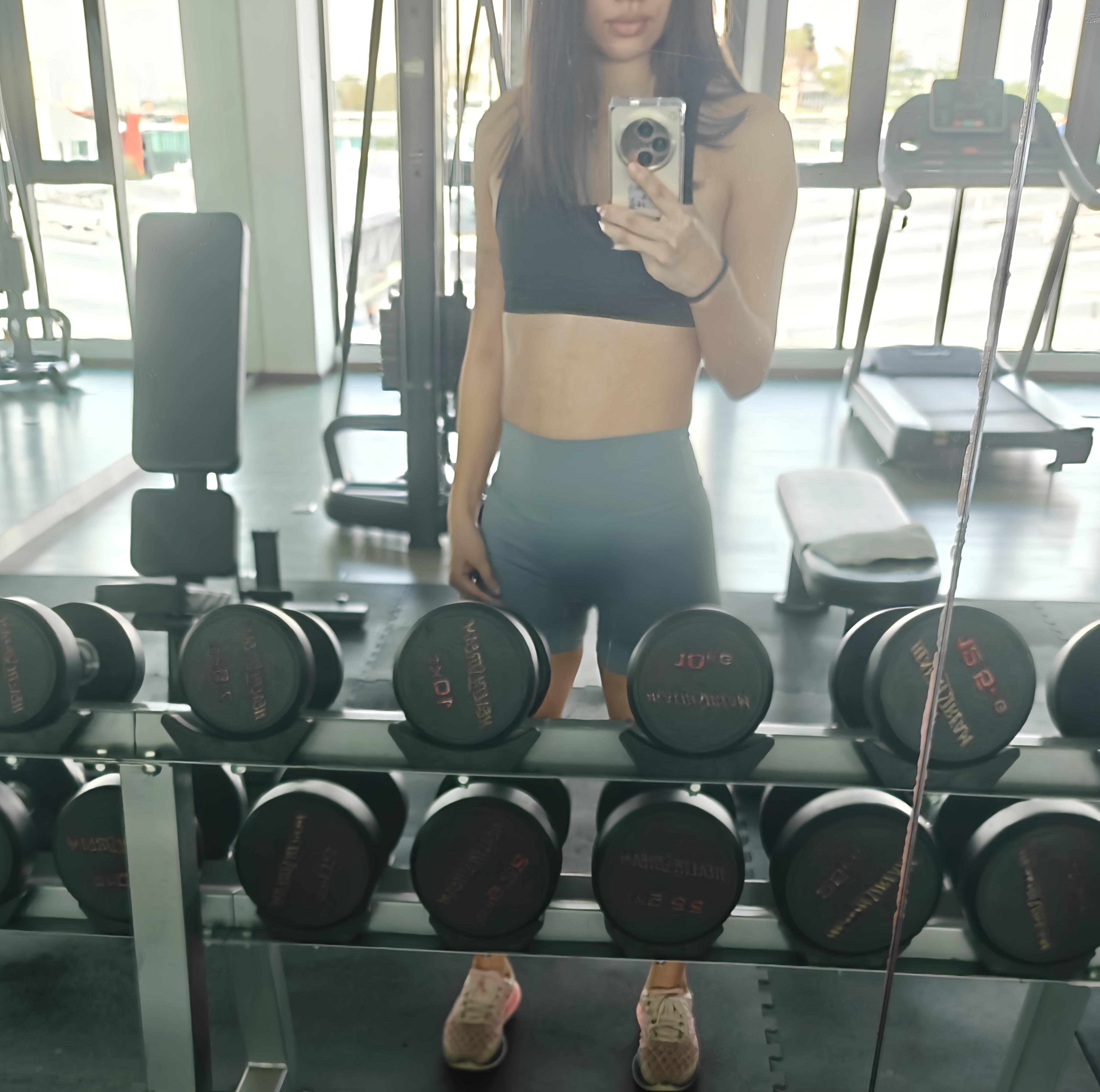 Jassberryy fit petite asian in the gym