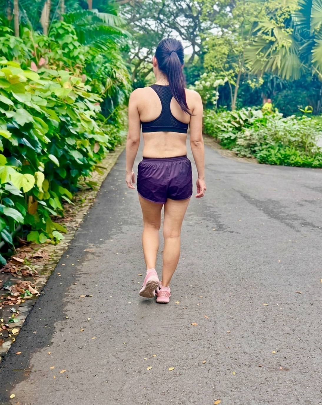 Petite asian Jassberryy in gymfit and fbt shorts in the park